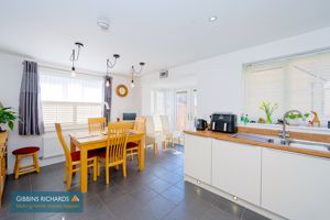 Kitchen/diner- click for photo gallery